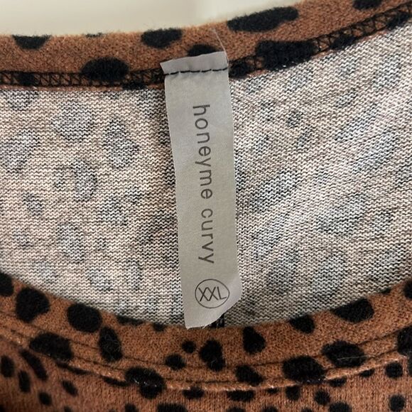 Homeyme Curvy Animal Print Long Sleeve Top with Sequin Accent Sleeves Size XXL - Picture 3 of 7